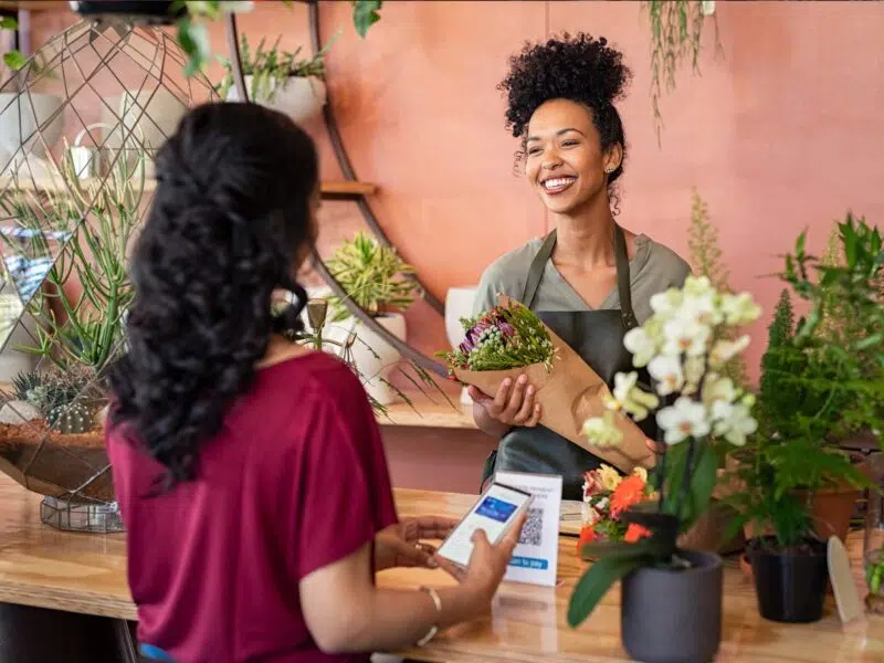 florist helping a customer